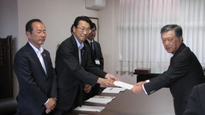 山本県教育長より要請を受ける